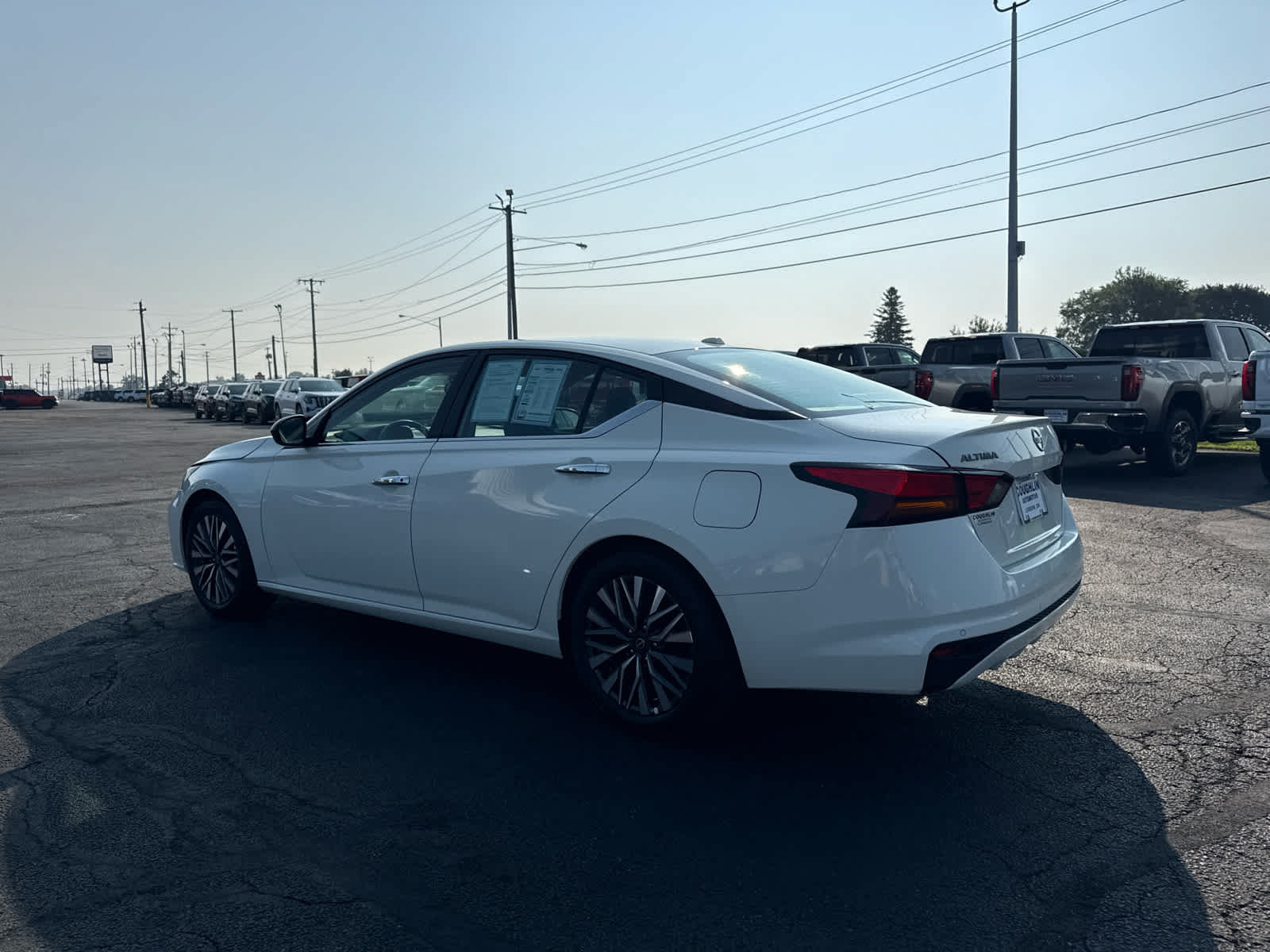 Used 2025 Nissan Altima 2.5 SV FWD image 3