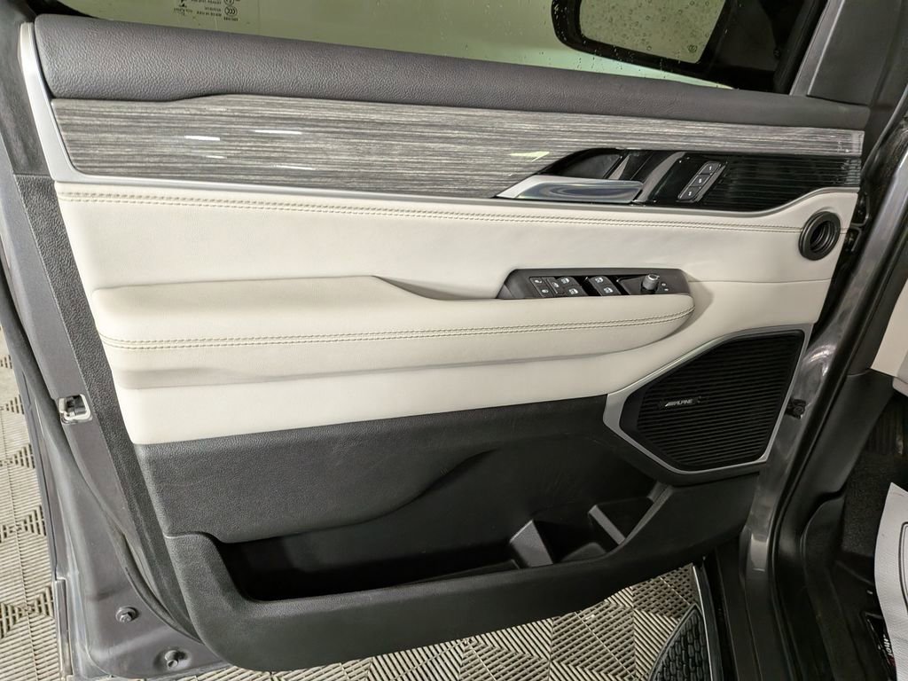 Certified 2022 Jeep Wagoneer Series II w/ Premium Group I AWD/4WD image 18