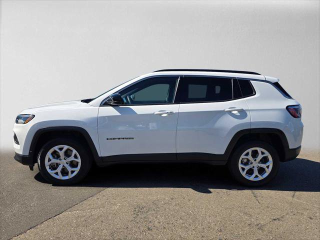Used 2024 Jeep Compass Latitude AWD/4WD image 6