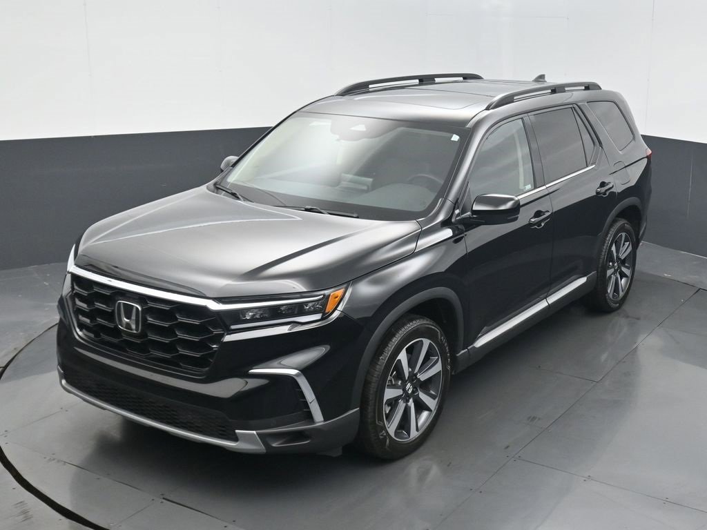Certified 2025 Honda Pilot Touring image 9