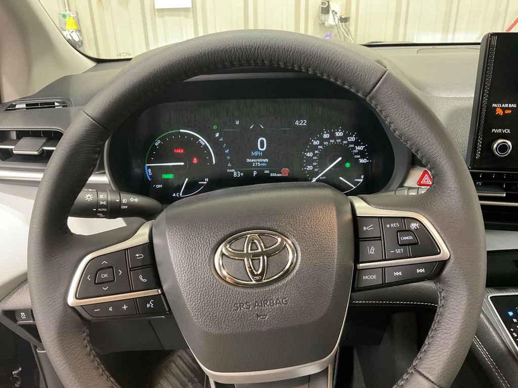 Used 2026 Toyota Sienna XLE image 18