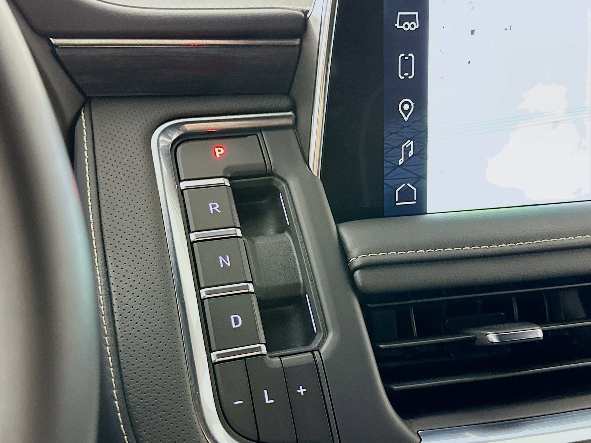 Used 2023 GMC Yukon XL SLT w/ LPO, Floor Liner Package image 18