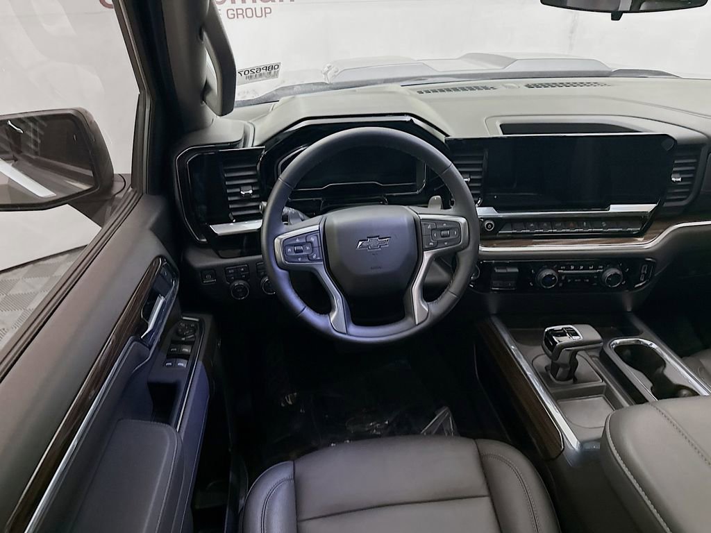 Used 2025 Chevrolet Silverado 1500 LT Trail Boss w/ Convenience Package II AWD/4WD image 25