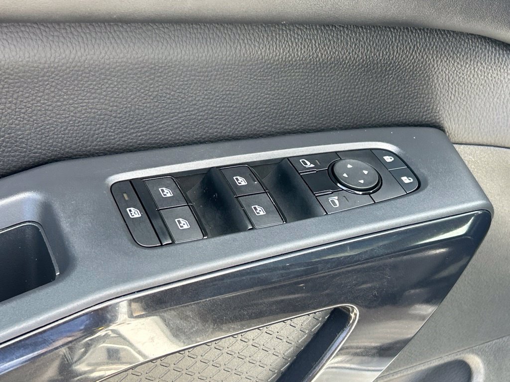 Certified 2025 Nissan Pathfinder SV w/ SV Premium Package FWD image 21