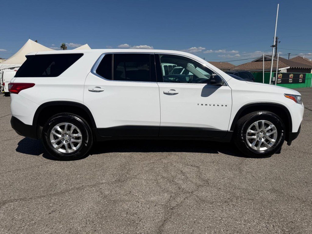 Used 2021 Chevrolet Traverse LS FWD image 4