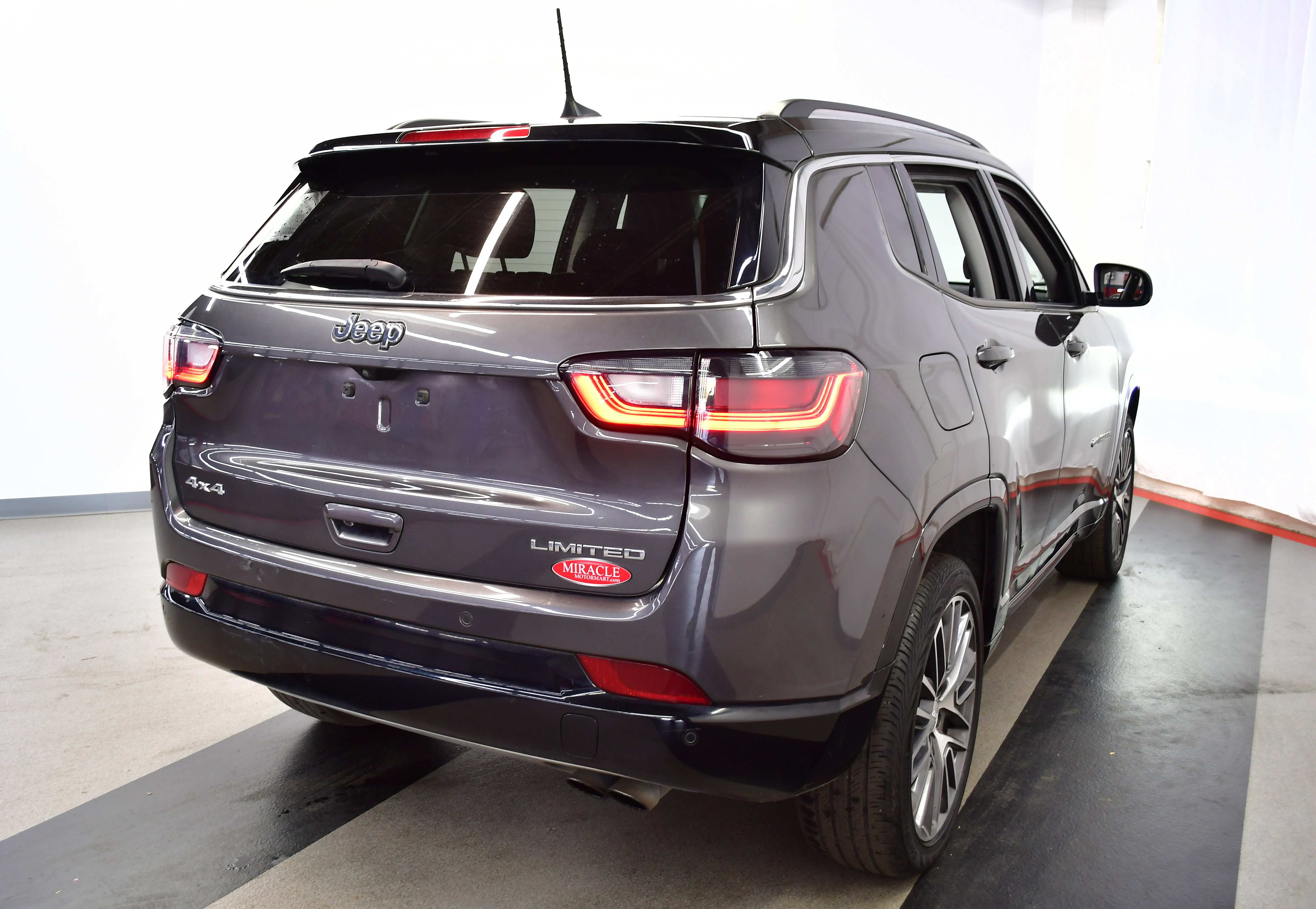 Used 2022 Jeep Compass Limited w/ Elite Group image 8