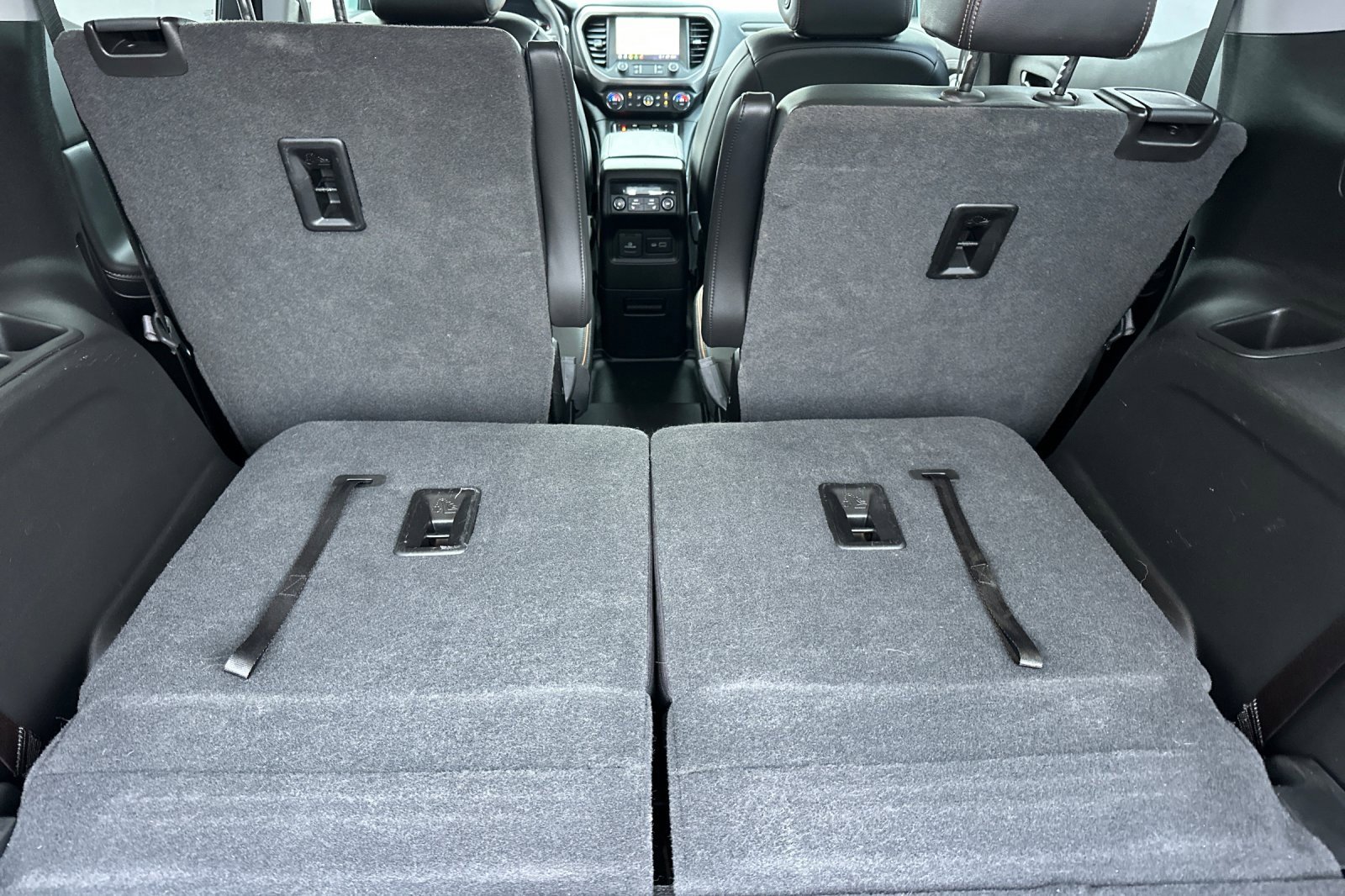 Used 2022 GMC Acadia AT4 w/ Technology Package image 17