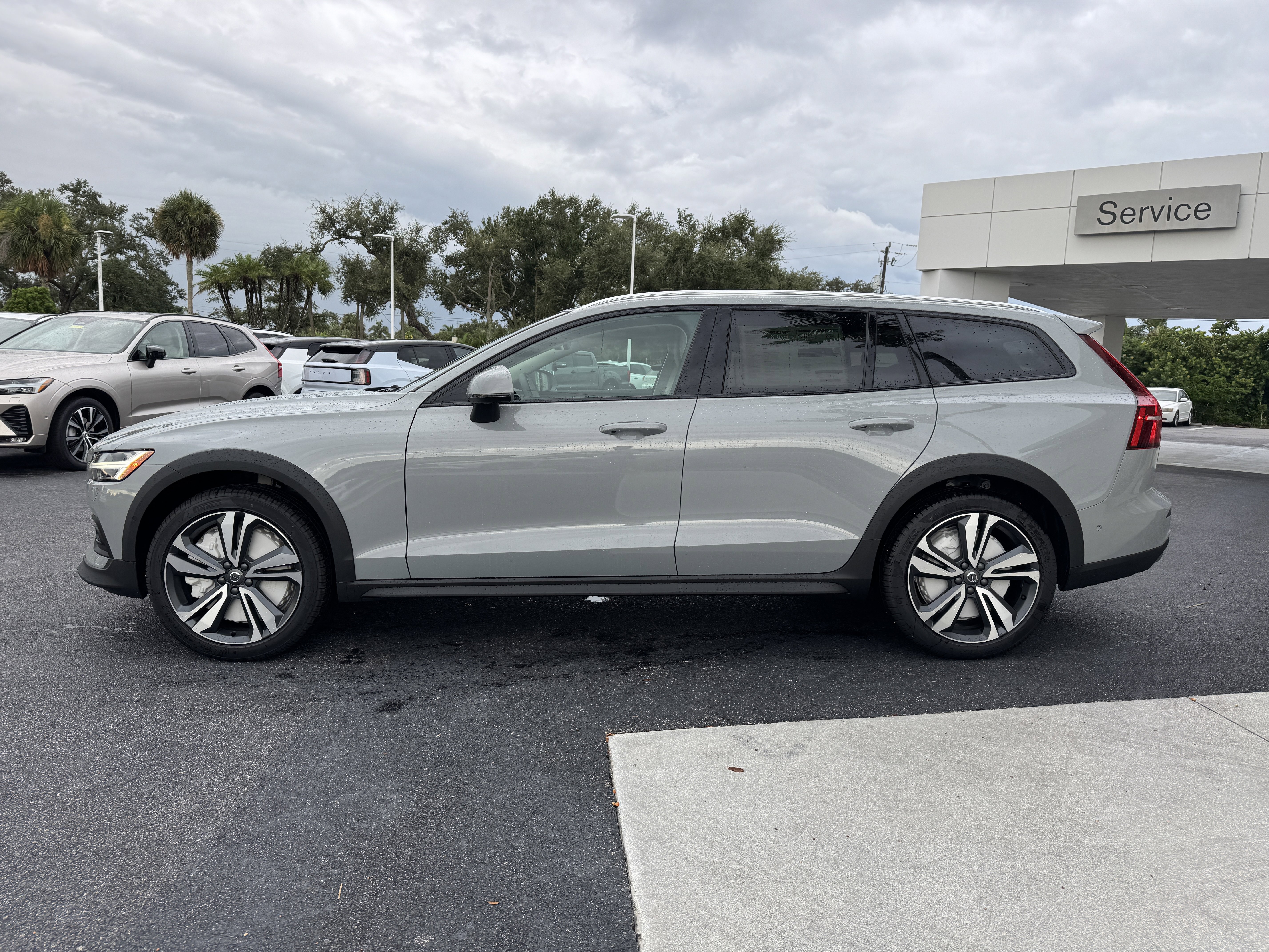 New 2026 Volvo V60 B5 Cross Country Plus w/ Protection Package Premier image 6