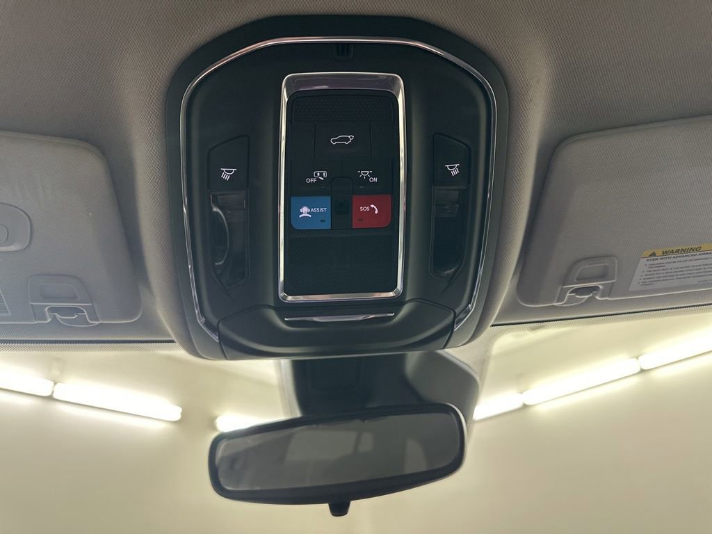 Used 2023 Jeep Grand Cherokee Limited w/ Black Appearance Package image 52