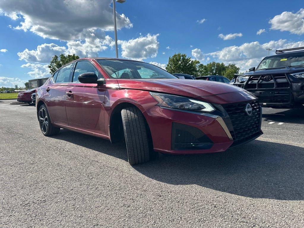 Used 2025 Nissan Altima 2.5 SR AWD/4WD image 12