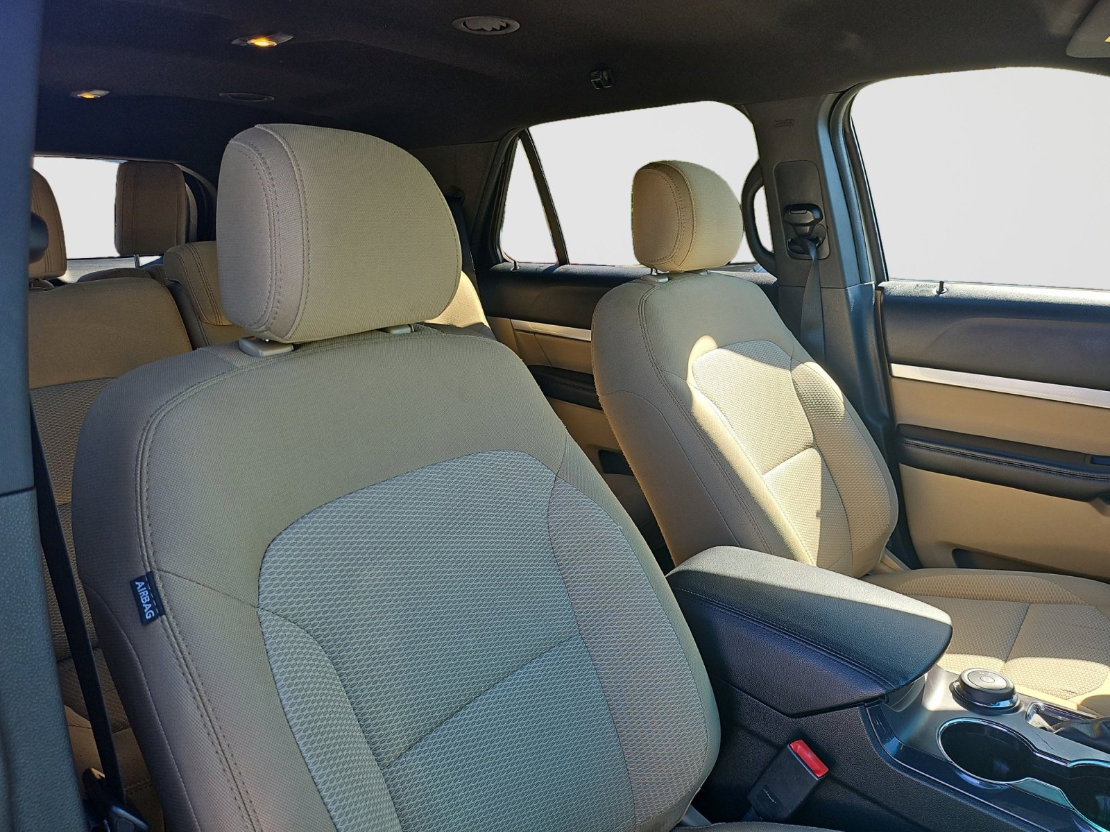 Used 2017 Ford Explorer XLT AWD/4WD image 16