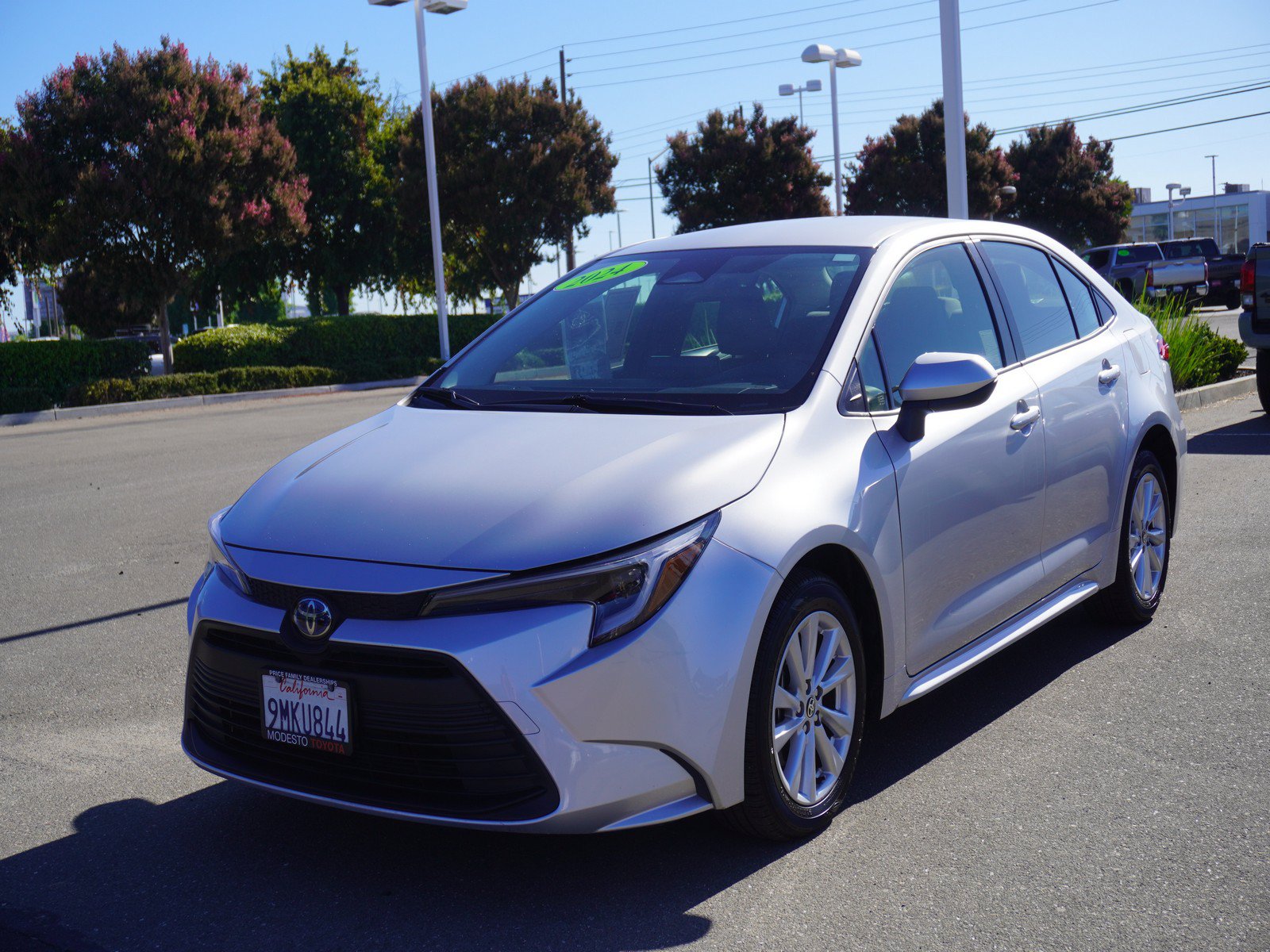 Used 2024 Toyota Corolla XLE FWD image 7