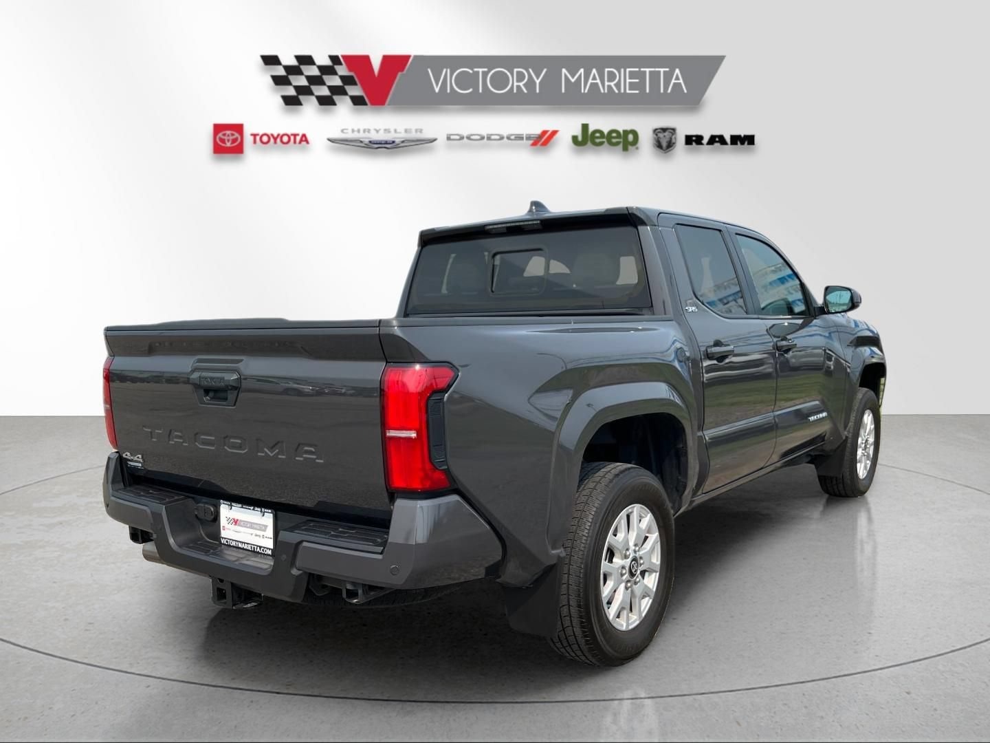 Used 2024 Toyota Tacoma SR5 AWD/4WD image 5