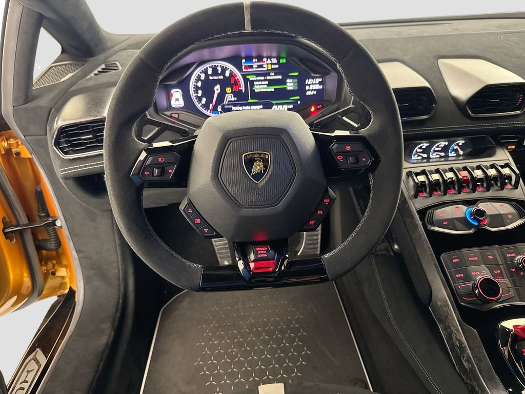 Used 2018 Lamborghini Huracan Performante AWD/4WD image 23
