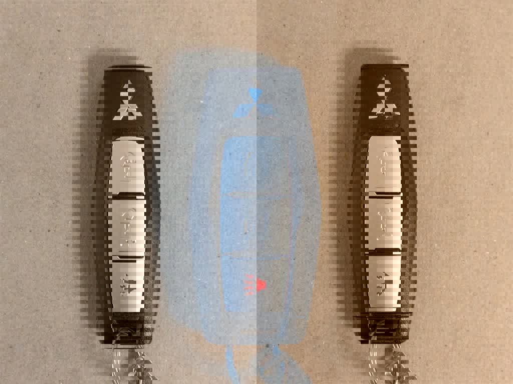 Used 2022 Mitsubishi Outlander ES image 32