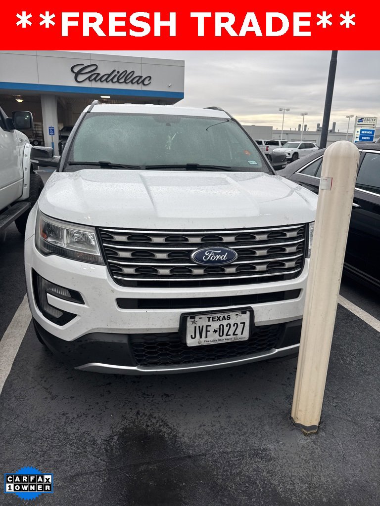 Used 2017 Ford Explorer XLT w/ Equipment Group 201A image 2