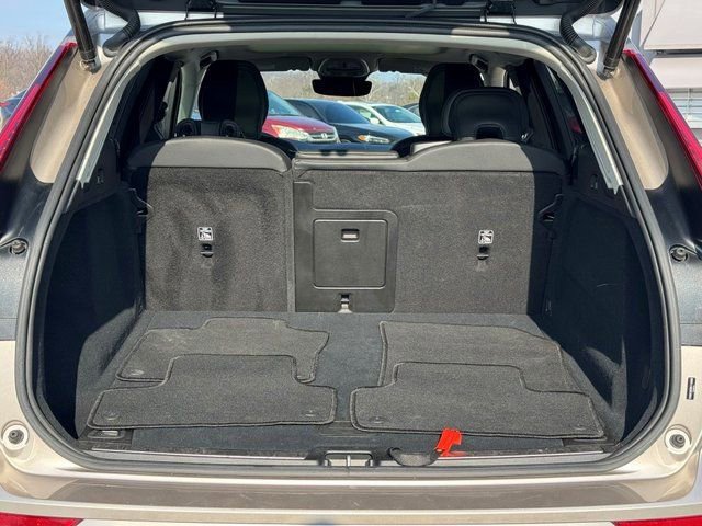 Used 2025 Volvo XC60 B5 Plus image 13