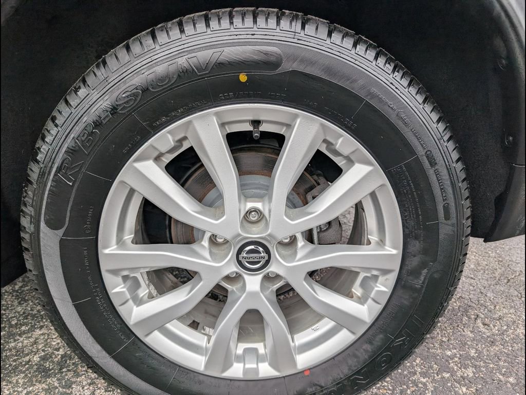 Used 2018 Nissan Rogue SV image 25