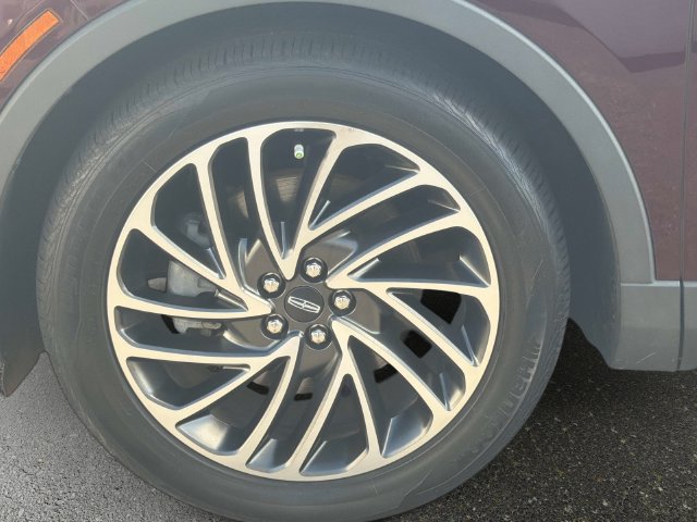 Used 2019 Lincoln Nautilus Reserve FWD image 10