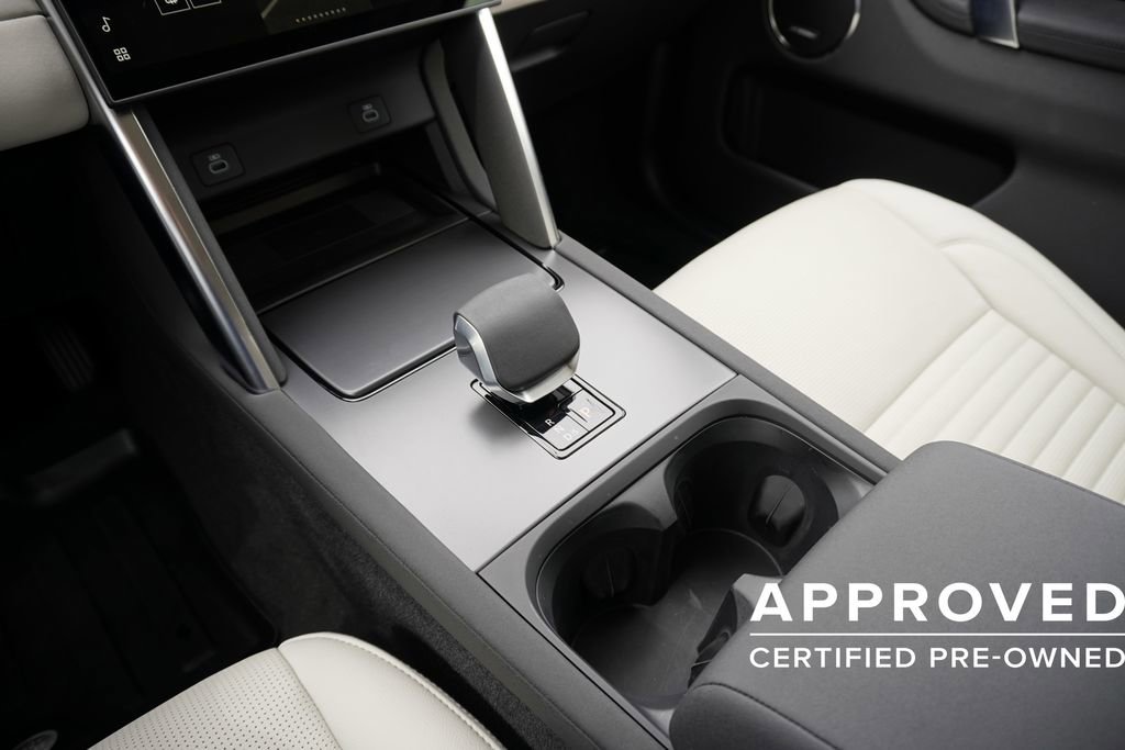 Used 2025 Land Rover Discovery Sport S image 14