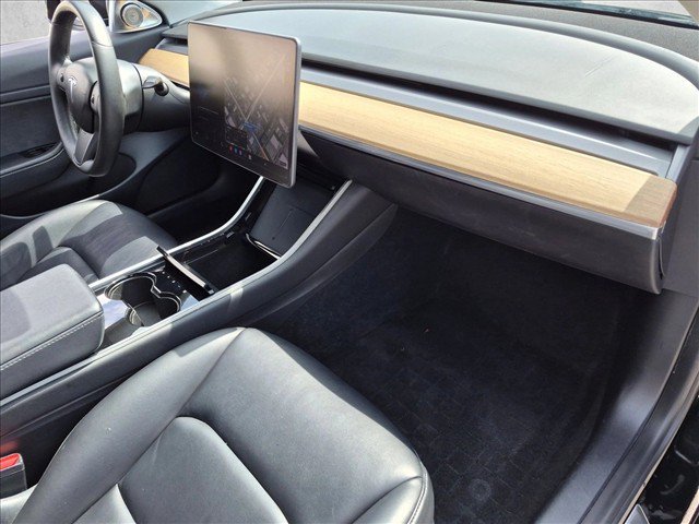 Used 2020 Tesla Model 3 Standard Range Plus RWD image 21