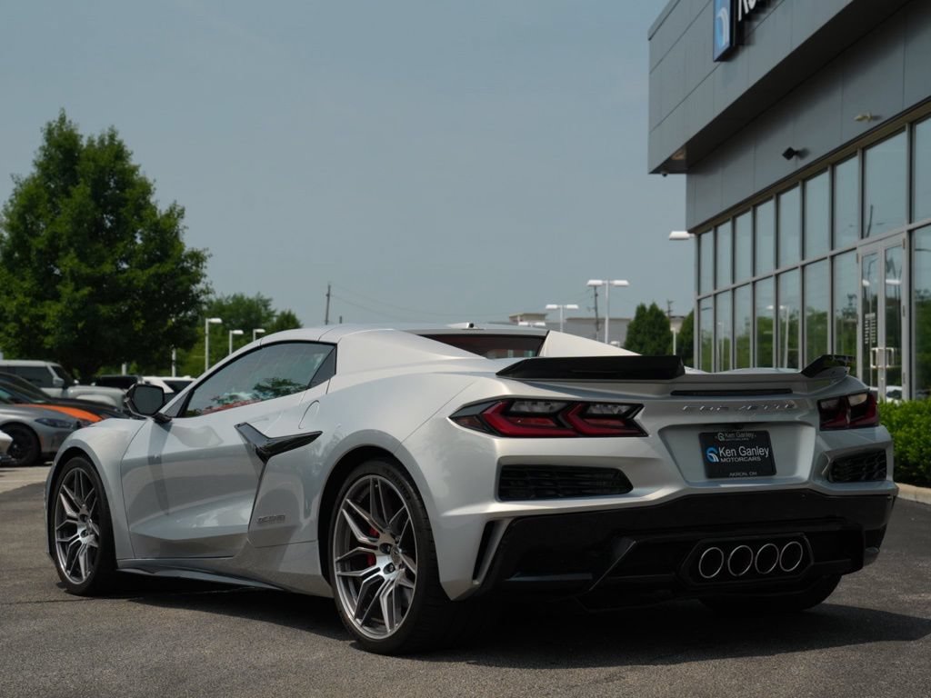 Used 2023 Chevrolet Corvette Z06 w/ Chrome Exterior Badge Package RWD image 13