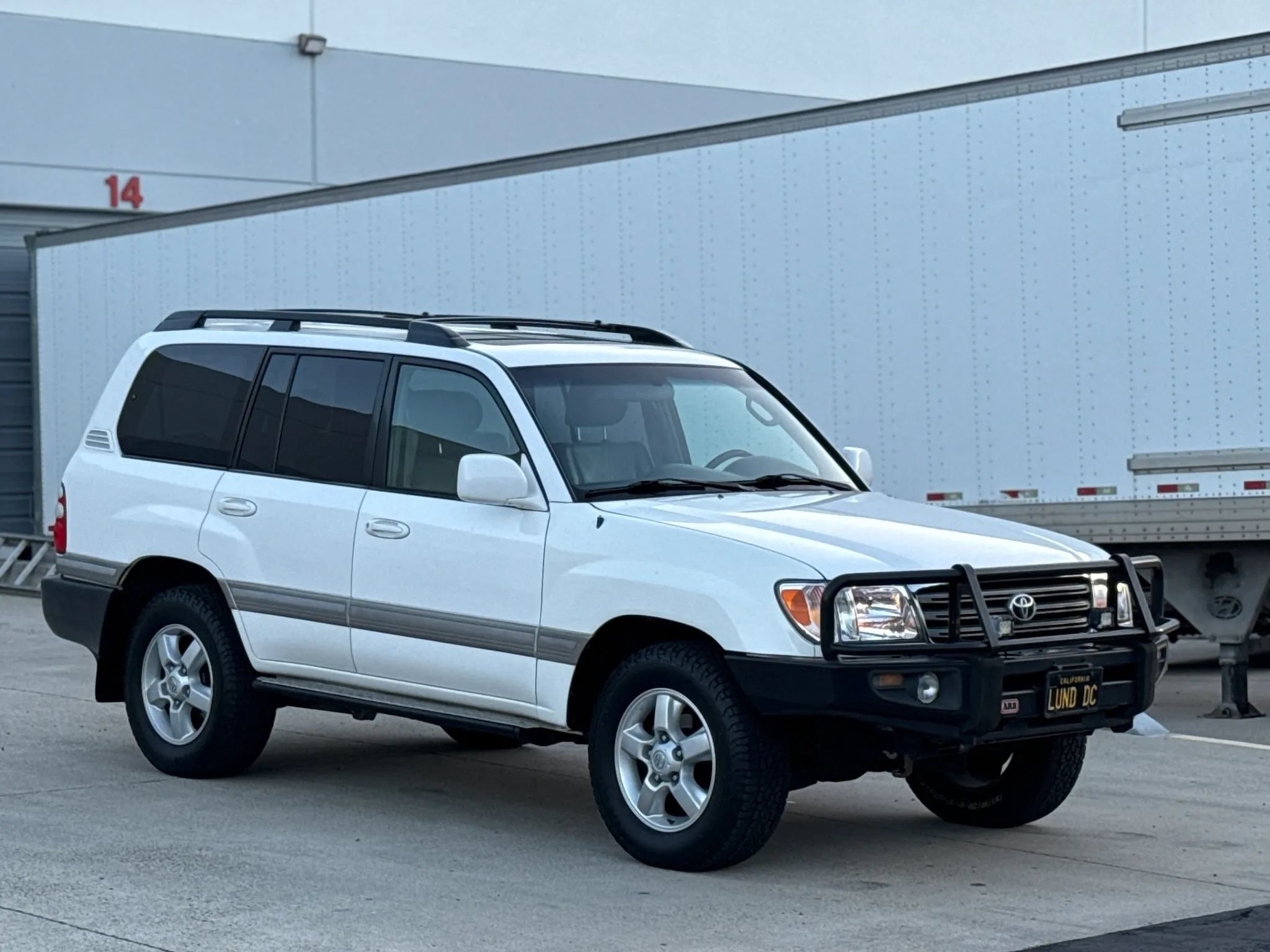 Used 2005 Toyota Land Cruiser w/ Convenience Pkg AWD/4WD image 2