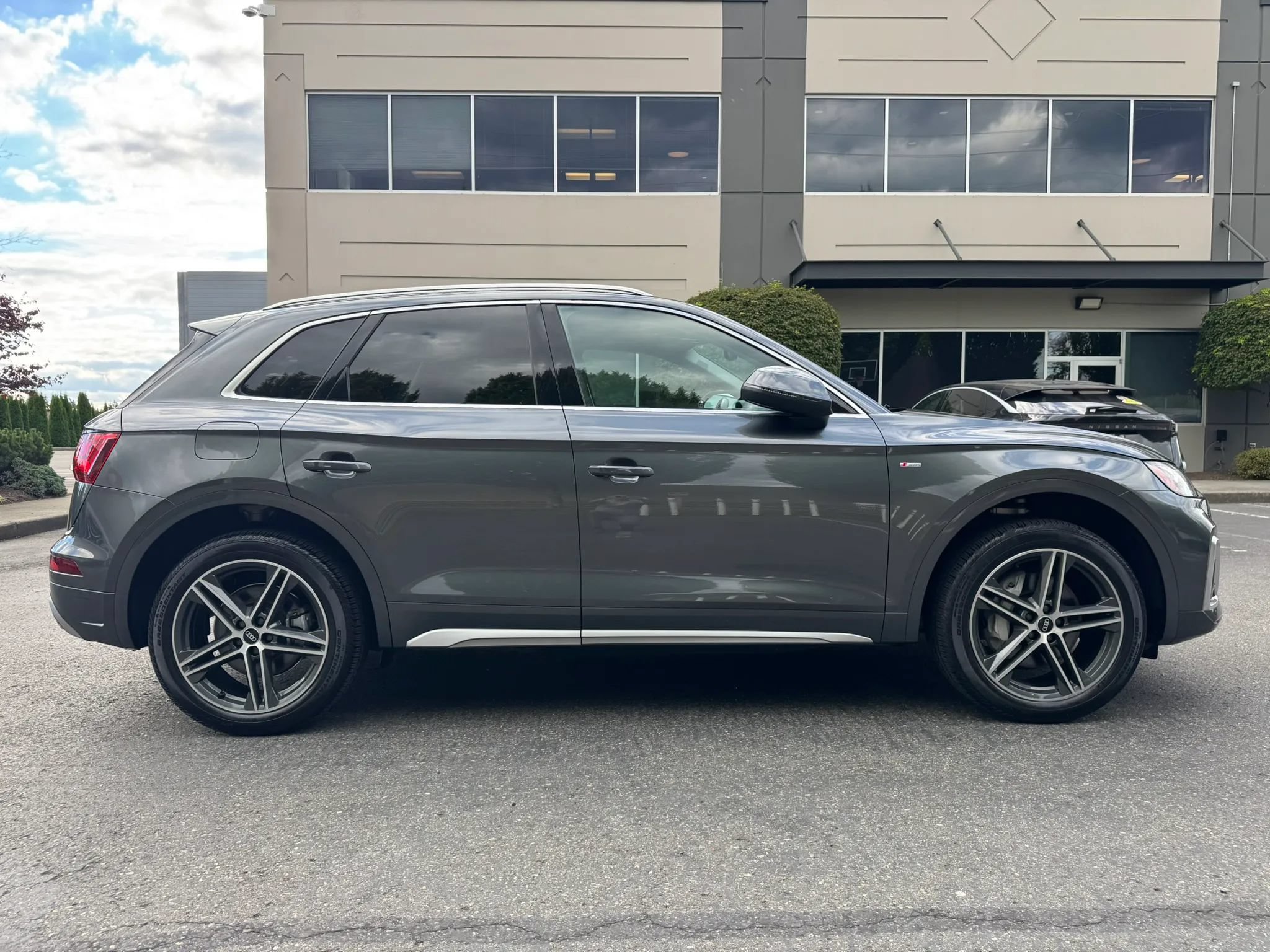 Used 2022 Audi Q5 e Premium Plus w/ Premium Plus Package AWD/4WD image 12