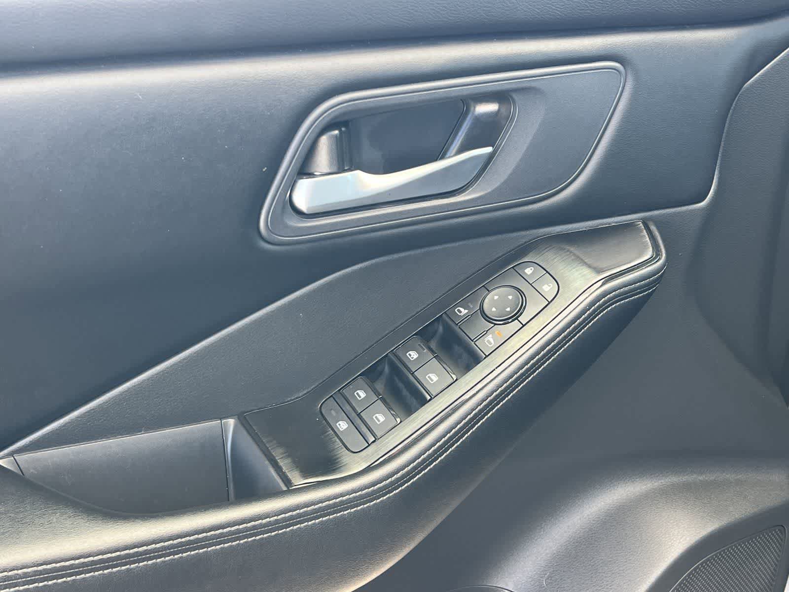 Used 2025 Nissan Rogue SV FWD image 13