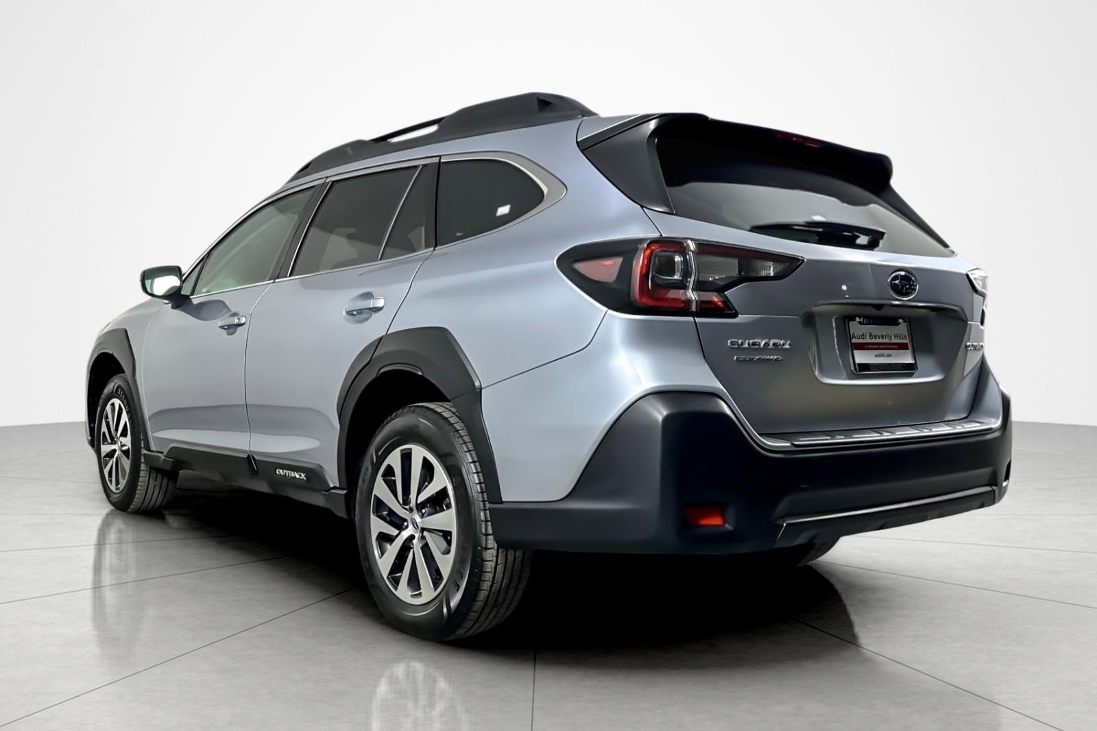 Used 2023 Subaru Outback Premium w/ Popular Package #1 image 3