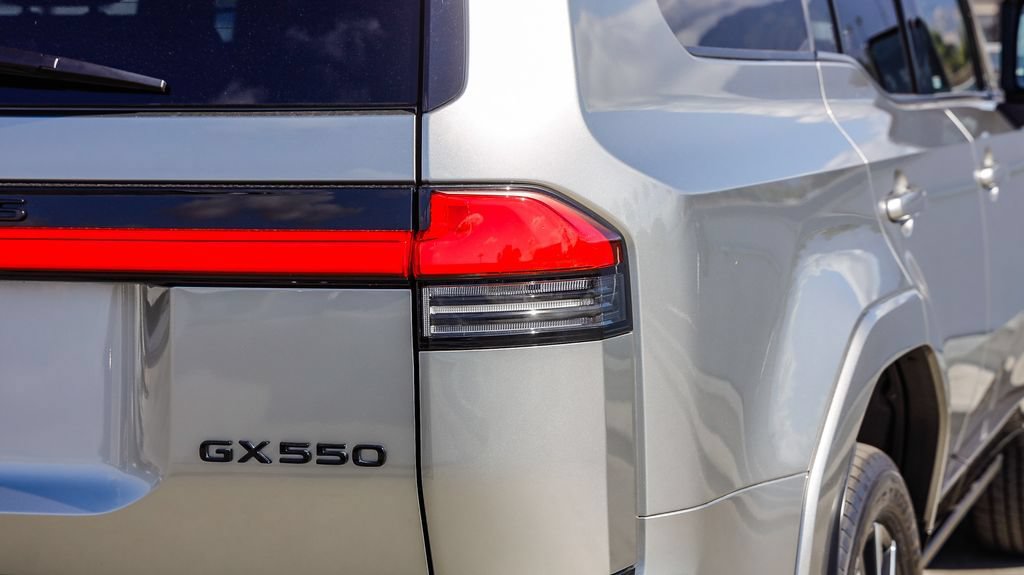 Used 2025 Lexus GX 550 w/ Cold Area Package AWD/4WD image 10