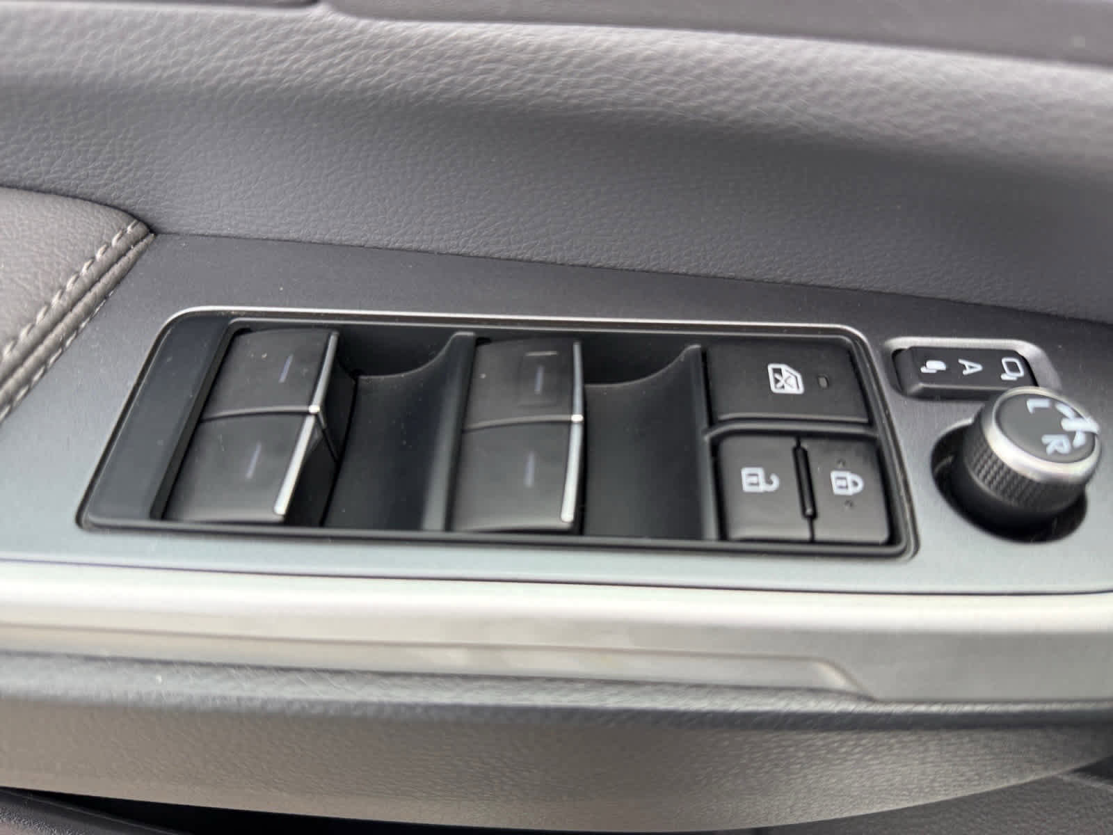 Used 2023 Toyota Sienna XSE image 26