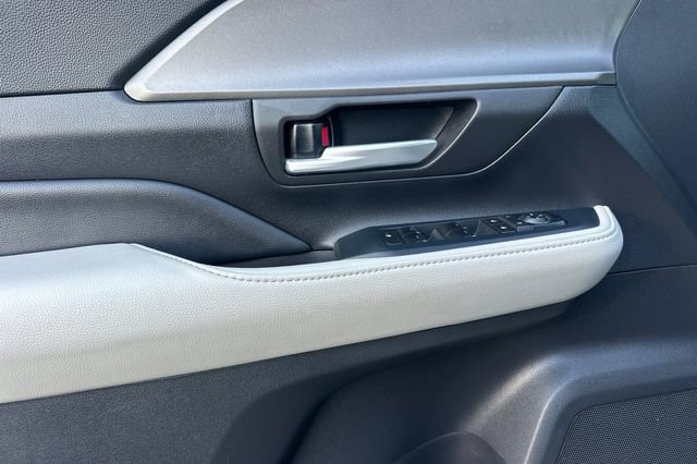 Used 2024 Toyota Grand Highlander XLE image 11