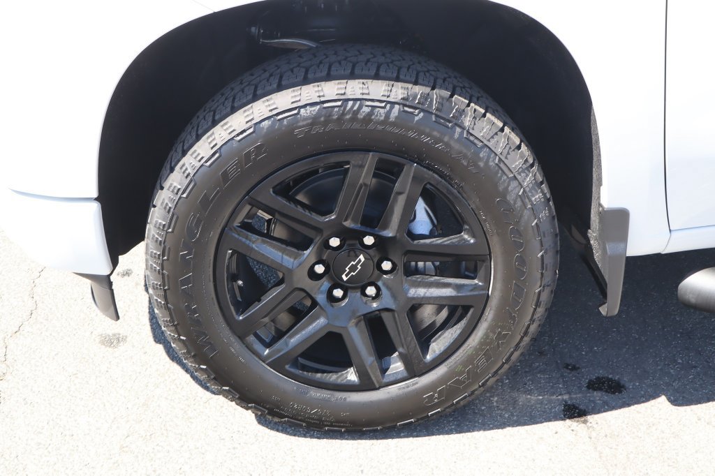 New 2026 Chevrolet Silverado 1500 Custom w/ Turbomax Blackout Package AWD/4WD image 17