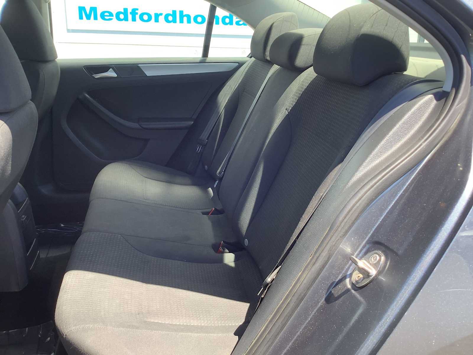 Used 2016 Volkswagen Jetta SE FWD image 13