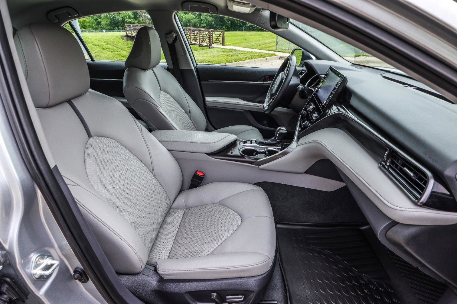 Used 2024 Toyota Camry XLE FWD image 40