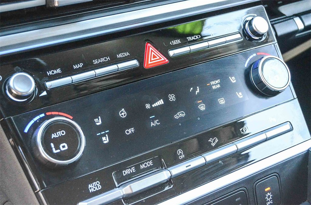 Used 2024 Hyundai Santa Fe Limited image 20