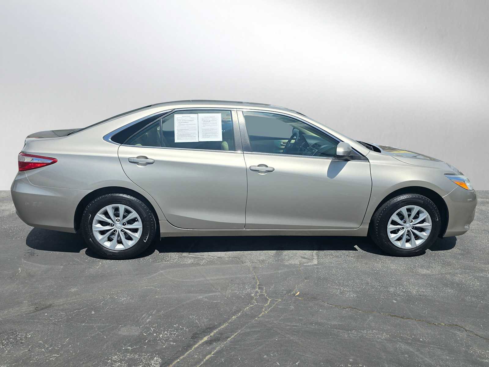 Used 2017 Toyota Camry LE image 2