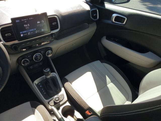 Used 2024 Hyundai Venue SEL FWD image 16