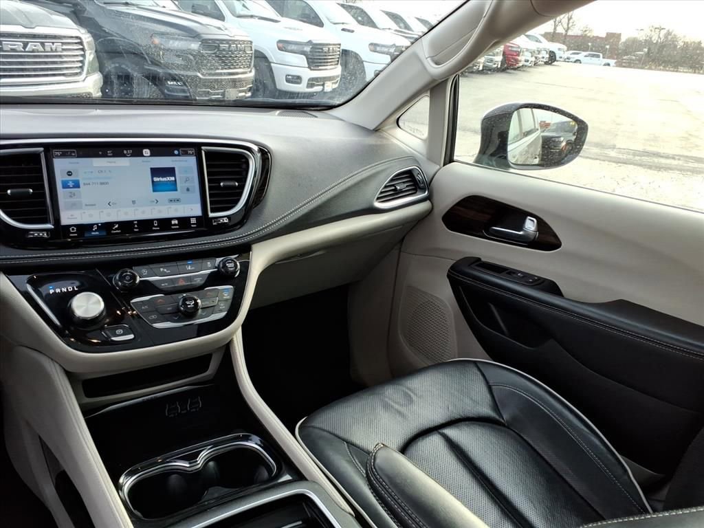 Certified 2023 Chrysler Pacifica Limited image 14
