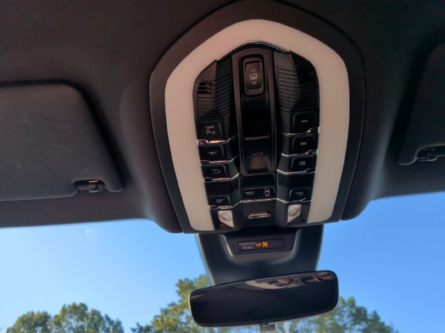 Used 2022 Porsche Macan S AWD/4WD image 23
