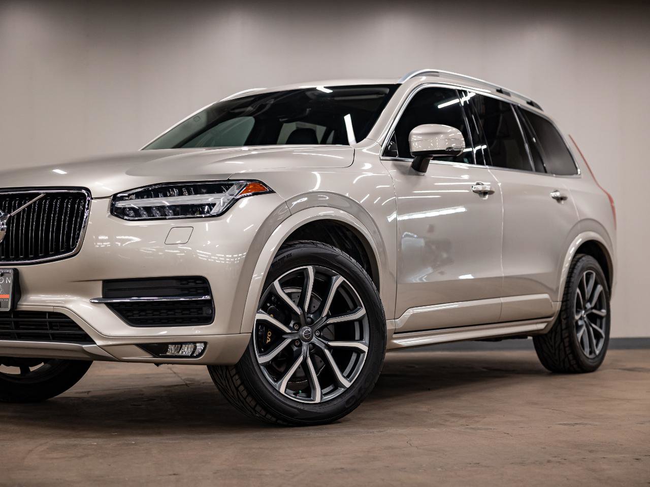 Used 2017 Volvo XC90 T6 Momentum w/ Momentum Plus Package AWD/4WD image 25