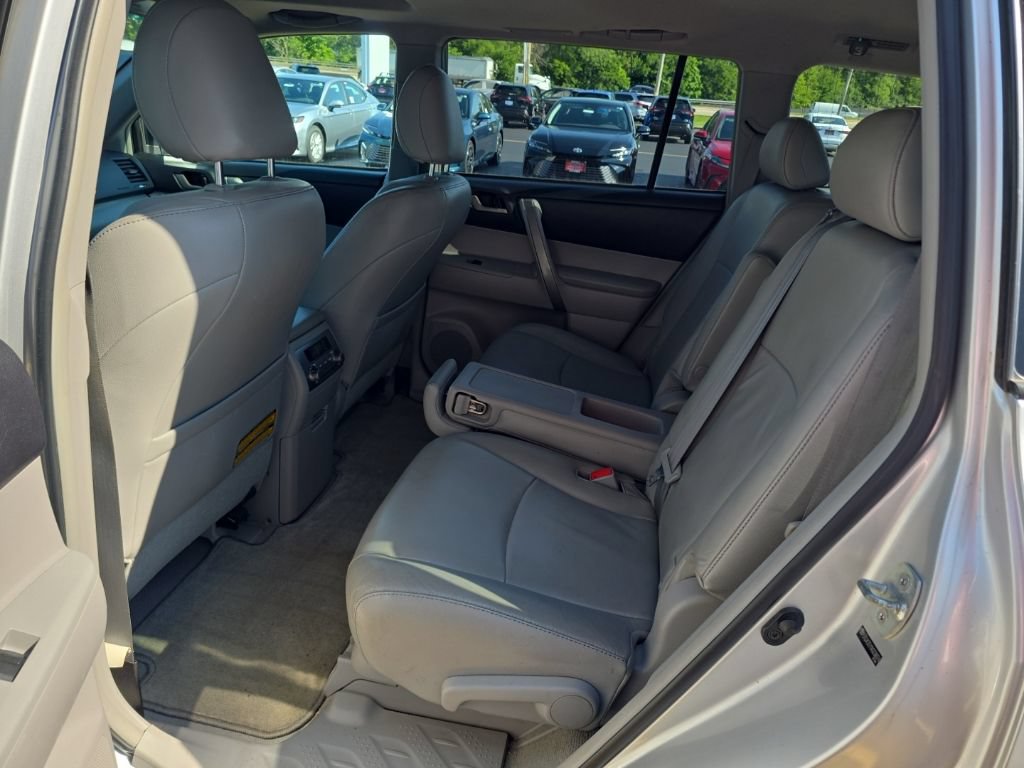 Used 2010 Toyota Highlander SE AWD/4WD image 13