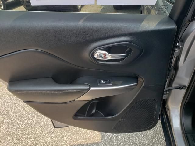 Used 2019 Jeep Cherokee Limited w/ Trailer Tow Group AWD/4WD image 14