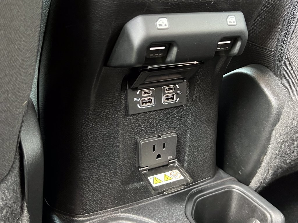Used 2023 Jeep Wrangler Unlimited Sahara AWD/4WD image 16