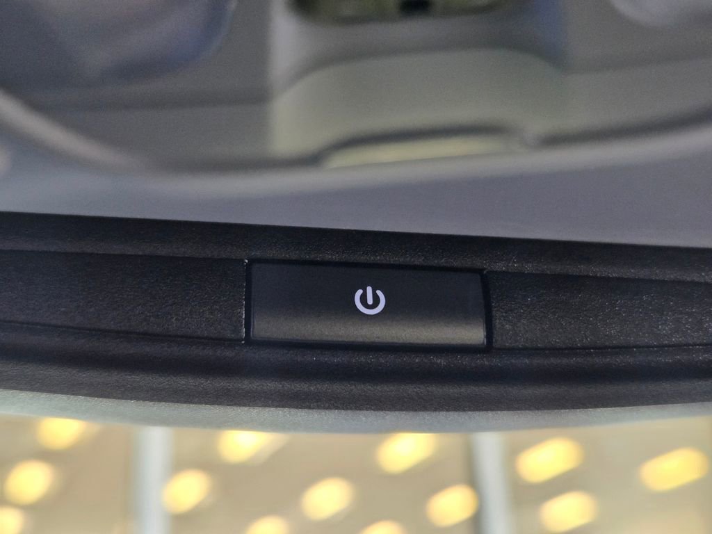 Used 2019 Jeep Cherokee Latitude Plus w/ Comfort/Convenience Group image 48