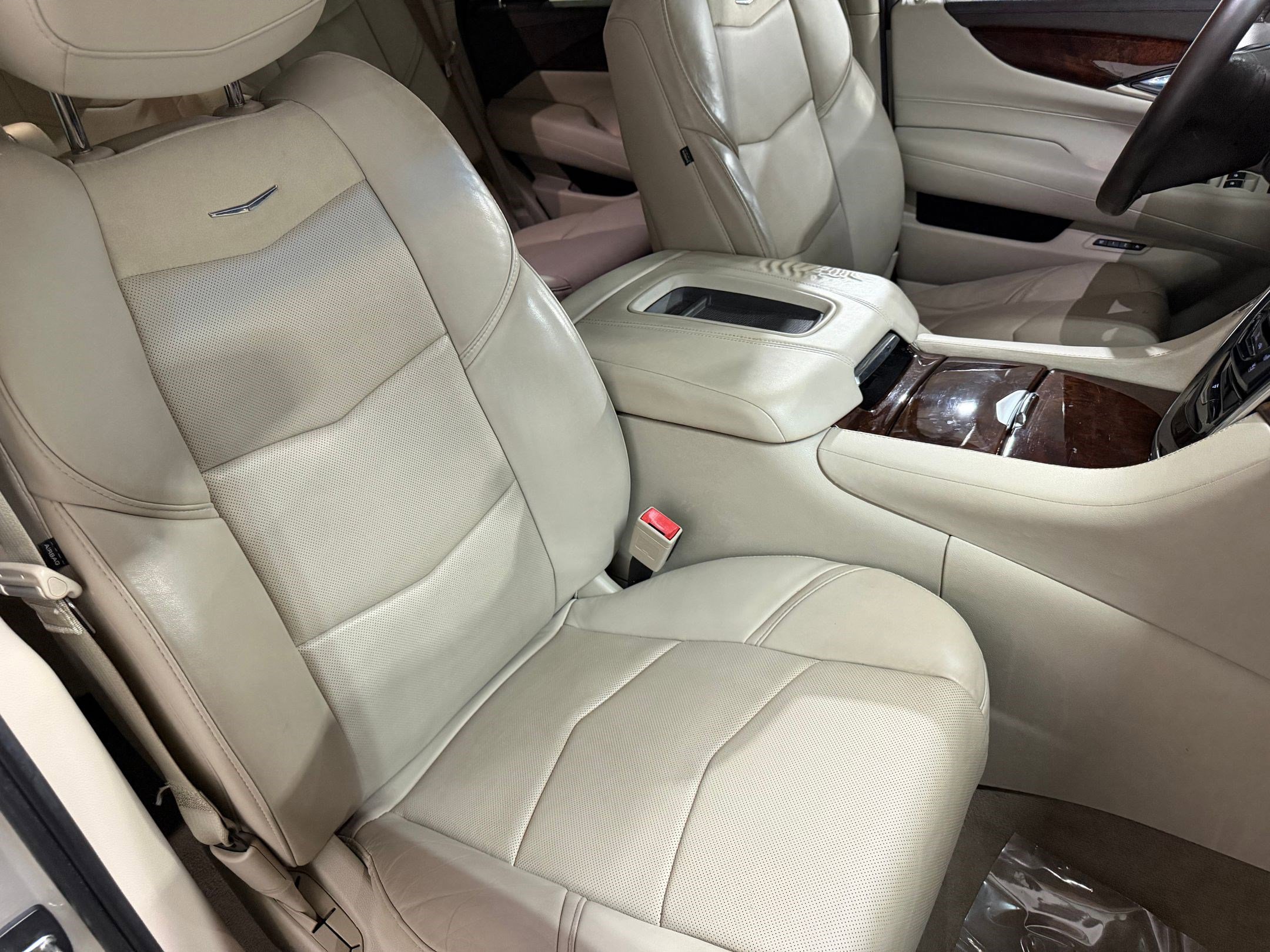 Used 2015 Cadillac Escalade Luxury AWD/4WD image 49