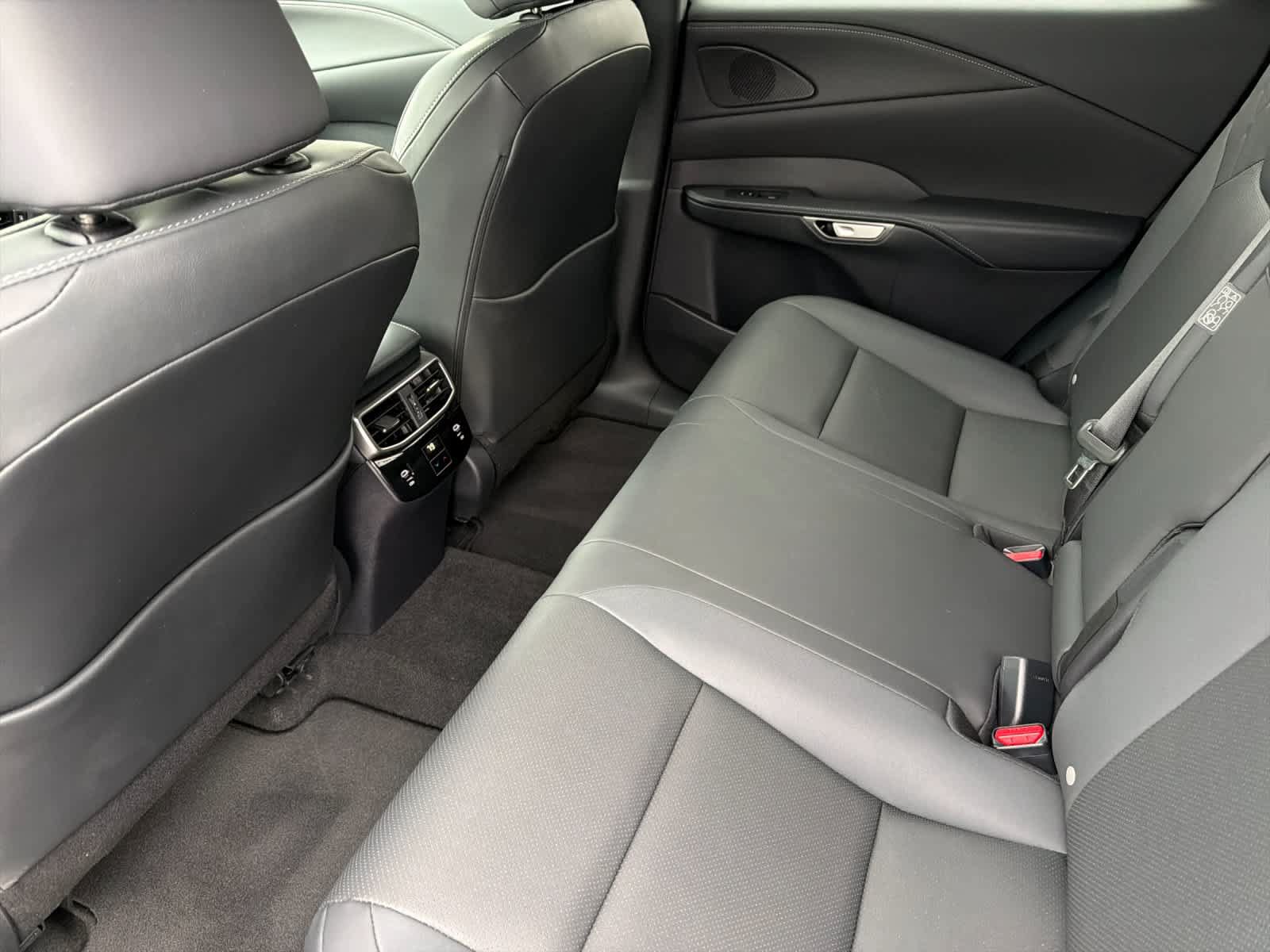 Used 2026 Lexus RX 350h w/ Convenience Package AWD/4WD image 4