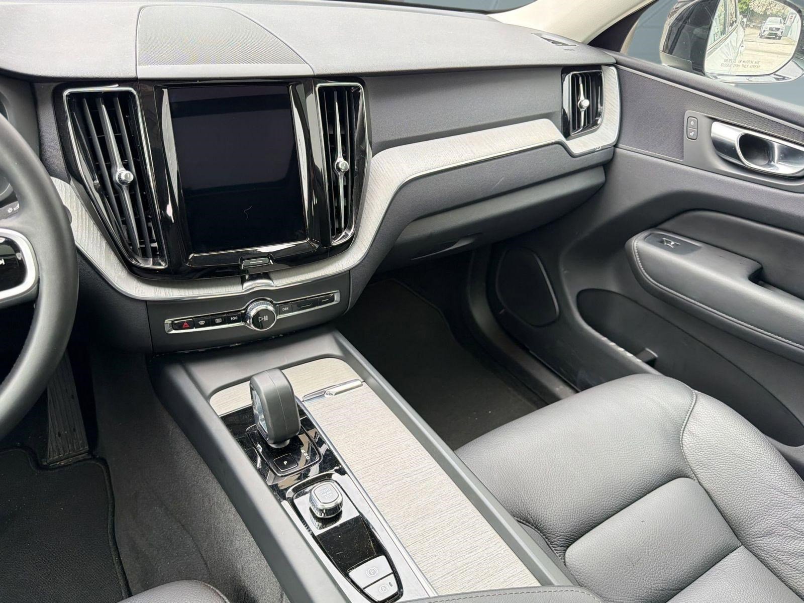 Certified 2025 Volvo XC60 B5 Plus image 26