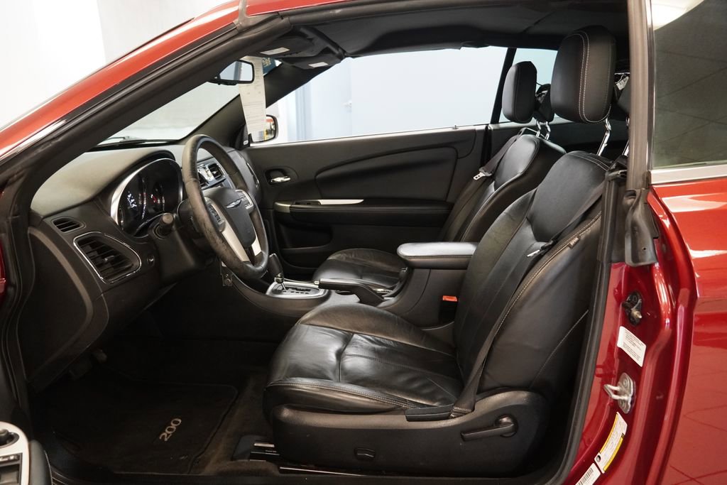 Used 2012 Chrysler 200 Limited FWD image 5